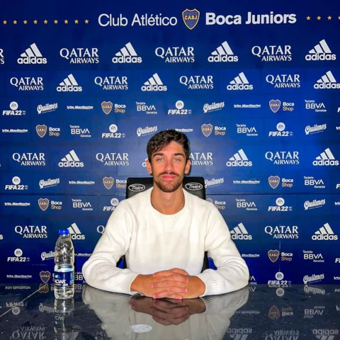 Vengo a traer la séptima. Gracias @bocajrsoficial por confiar en mi 💙💛