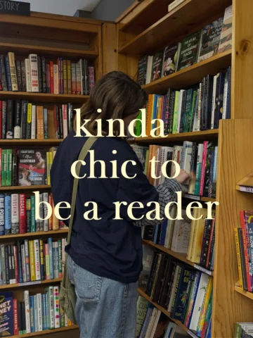 Kinda chic to be a book lover 🫶📖📚