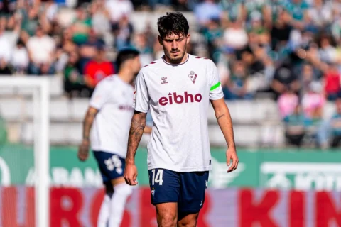 Partido muy completo de todo el equipo en un campo complicado. Una pena que se n
