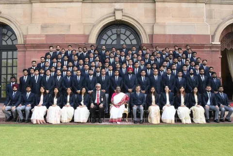 Officers of IOFS called on Hon’ble President at Rashtrapati Bhavan.