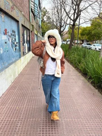 HOLA HACE FRÍO! Ya escucharon Hey dj?🤩
Outfit? Devore? ayune?💗🥲