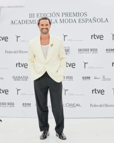 Gracias a @academiadelamoda.es por una noche hermosa llena de amigos y creativid
