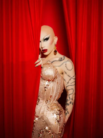 Tonight is the last performance of our first international TRAVESTY tour! Over 5