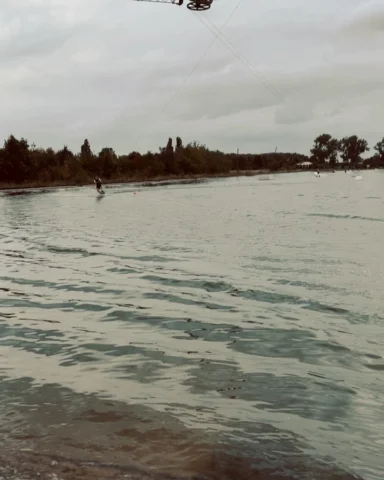 Taking the wave🌊
#wakeboard #wakeboarding #wave #summer