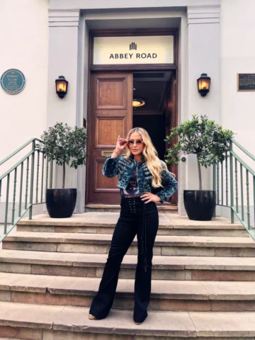Not such a bad day at the office 🤪 so great to be back at the iconic @abbeyroad