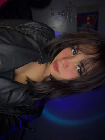 Can you give me a kiss? 💜