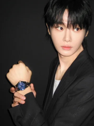 @midowatches 

깊이감 있는 블루 다이얼, 시그니처 오렌지 디테일. 미도의 새로운 다이버 워치, 오션 스타 200.

#OceanSt