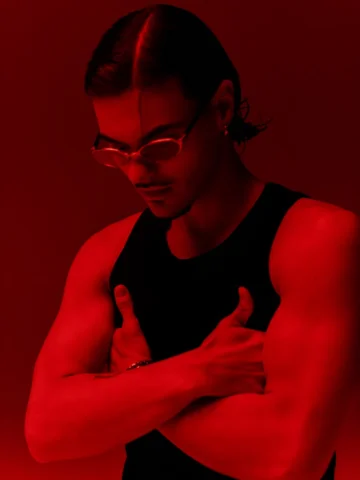 El videoclip de Así ya está disponible!! todo el mundo a verlooooooo 💜💜💜👀👀