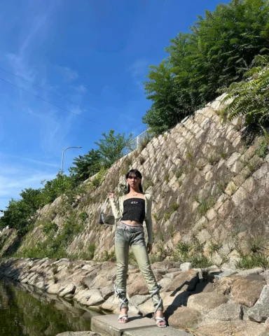 .
平成の音楽もファッションも全部大好き💚
この個性的なヒール、超お気に入りなの！！
夏の夕陽が似合うヌードなメイクも
お気に入りポイント👍🏻🫦

#伯