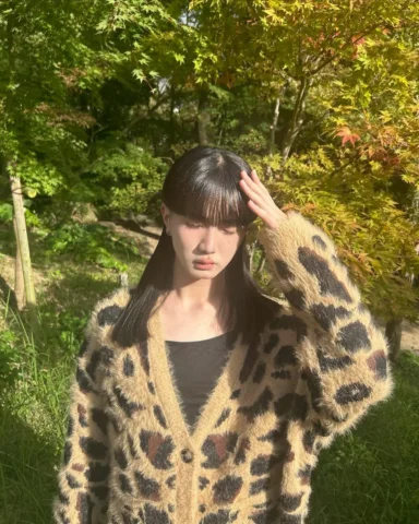 .
少し涼しくなってきましたね🍂
今トレンドのヒョウ柄コーデ
ちょ一可愛くない？🫶🏻
やっぱ秋はブラウンだよね🤎

あとみんな季節の変わり目だから絶対体