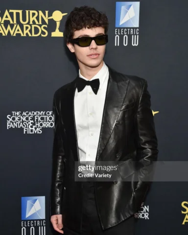 left earth and went to @saturnawards 

Stylist: @tarzinichols
Stylist assist: @j