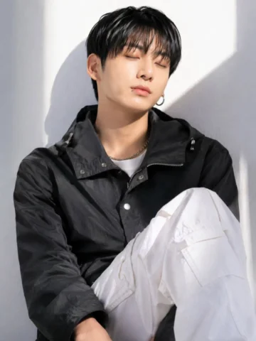 A close-up aesthetic photo of BTS's Jeon Jungkook.Sit comfortably and extend you