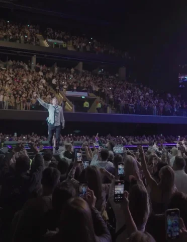 Qué lindo es tocar en el Movistar Arena y que me acompañen tantos grandes artist