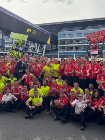 SUPER FESTEJOS!  DOBLE PODIO DE FERRARI Victoria de @charles_leclerc 3ro @lewish