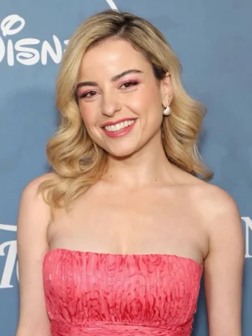 🍉 Watermelon Summer ☀️
@katiesarife x @variety Power of Young Hollywood 
Hair /