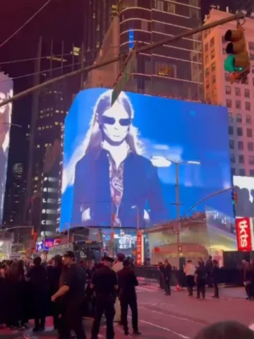 From Milan to Times Square🗽🕶✨️ @gucci