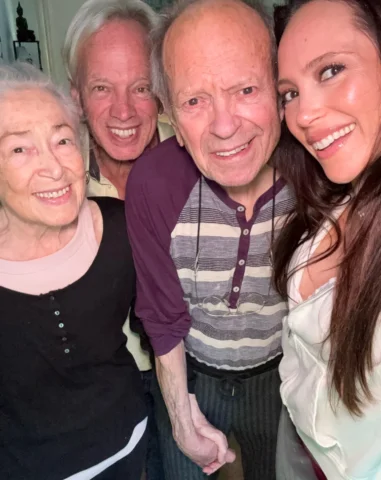 Quick trip to Germany for my dad‘s 82nd Birthday! ❤️🇩🇪🎉
1st pic: my mom, uncl