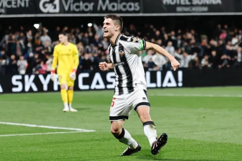 Ready for war🤍🖤💆🏻‍♂️ 

@cdcastellon