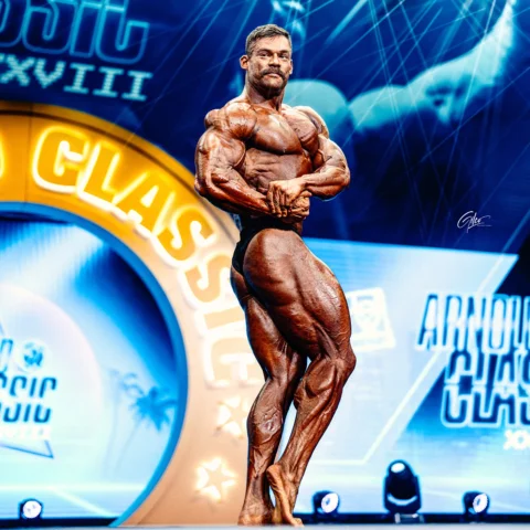 Uma das poses que mais gosto de fazer, muito orgulhoso do físico que apresentamo