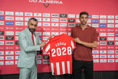 ¡Con muchas ganas e ilusión de unirme a este proyecto! #VamosAlmeria🔴⚪️