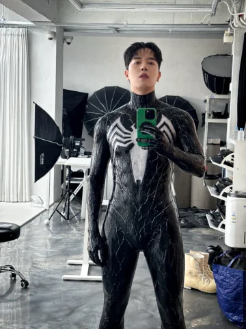 🕷️ With great power comes great responsibility. #kimyoungjo #ravn #roses #rss #