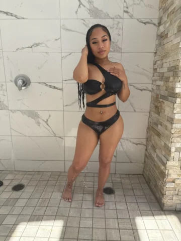 Body flawless look like someone drew her🫖 @FashionNova

Search🔎: Dayclub Summe