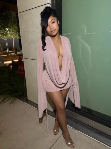 Everybody 2s and 3s but she the 1🏆 @theblasianncollection