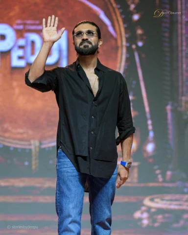 Owning the stage ft. #RamCharan 🔥

Inframe: Mega Powerstar @alwaysramcharan ❤️
