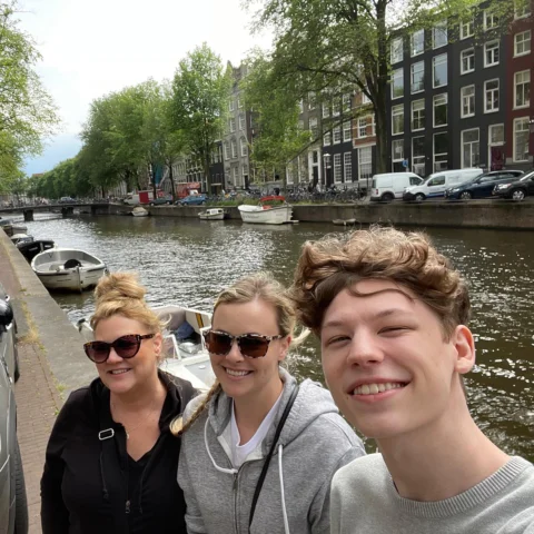 me when Amsterdam:

(with siblings and mom :D)
