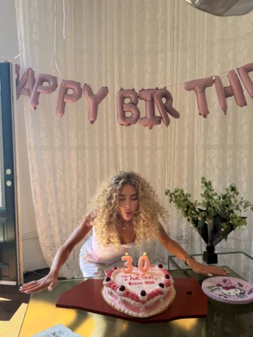 Entering my 30s with a full heart. 💘Thank you to everyone for your kind birthda