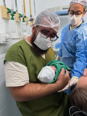 Feliz dia dos pais para o papai de Violetinha, que cuida dela e de mim, te amo m