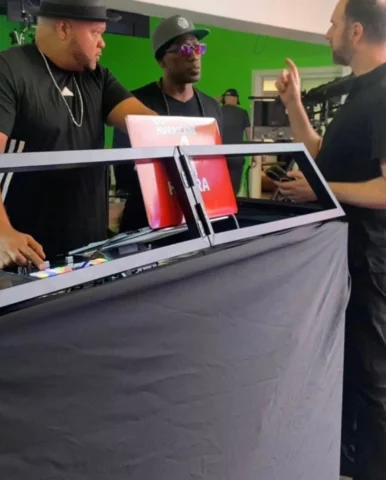 Cookin’sum up with my brother @djhurricane1 👨🏿‍🍳🍴

@daywalkermobile @daywalk
