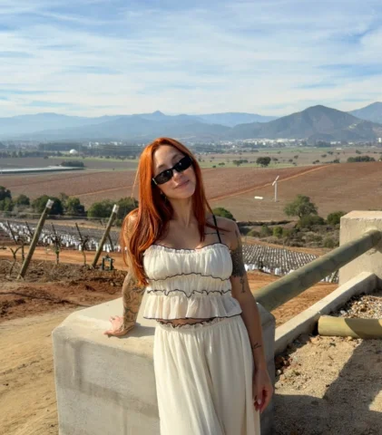 Entre vistas bellas, vino rico y buena compañia siempre se pasará bien🤍