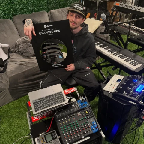 WOW! Thanks @spotify ! What a lovely gift, couldn’t be more grateful. 1 BILLION!
