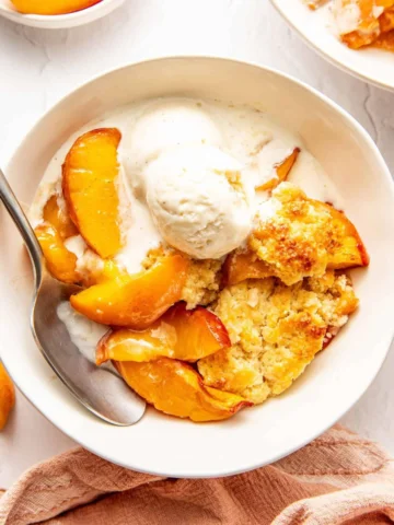 Golden, bubbly, and loaded with summer peaches — who’s ready for a scoop? 🍑☀️


