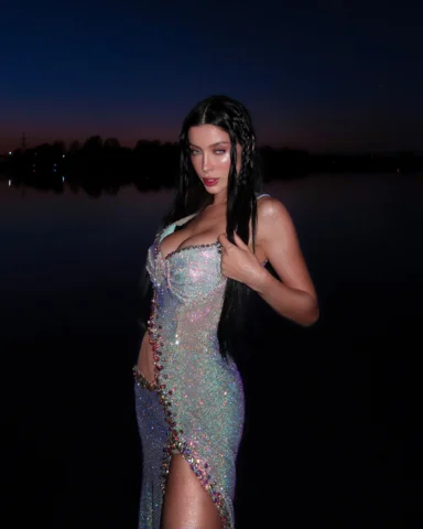 Just a siren phasewalking to an alternative dimension ✨
Dress: @minnafashion