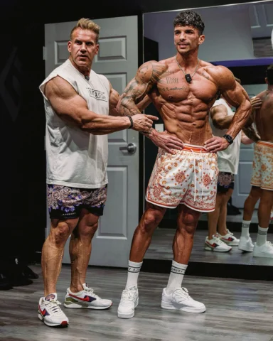 Training and tips with 4x Mr.⭕️lympia legend @jaycutler 2 days out if my show  i