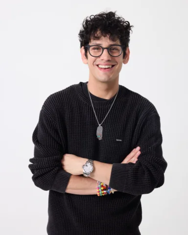 Computah generate me a photo of Matt Bennett smiling
📷 by @samuelmcguire