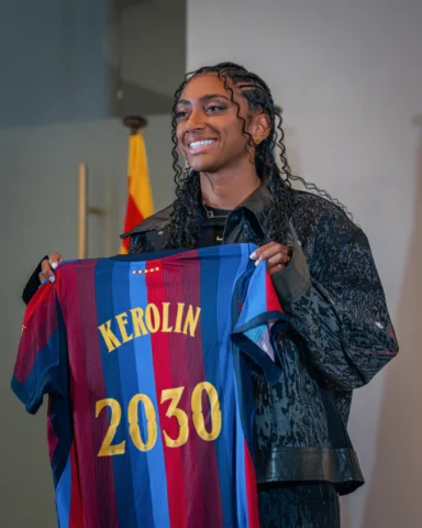💙❤️ Kerolin ya es Culer!! Presentación de la nueva jugadora del @fcbfemeni en l