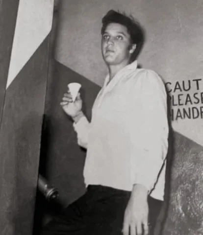 what a cutie 🤍

#elvis #elvispresley #elvispresleyfans #elvispresleymusic #elvi