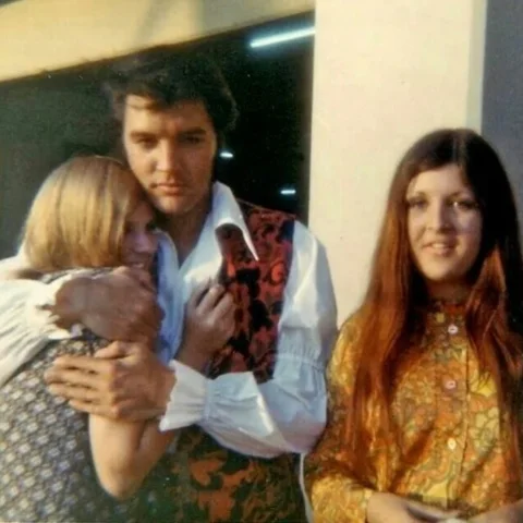 the luckiest fans 🥹

#elvis #elvispresley #elvispresleyfans #elvispresleymusic 