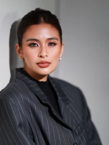 soft face, sharp energy 🖤
@gabbi 

Makeup @delosreyesjason 
Hair @ariesmanal_ha