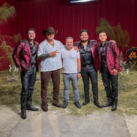 LA ADICTIVA FT JESSI URIBE 
Algo grande está por venir. 🎶🔥
