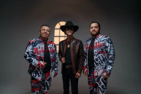 Próx. 2 canciones con los rebeldones…🔜🎶

Izaak G X @losnuevosrebeldes_official