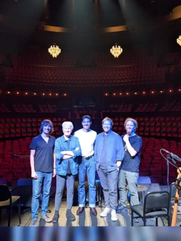 Yes. 
This happened. 🙏🏼 
Swipe for 🎵 🎶  #grahamnash