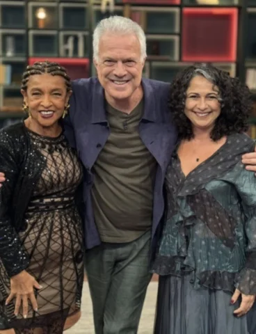 Hoje vai ter a gente lá no @conversacombial. Pedro Bial foi assistir a nossa peç