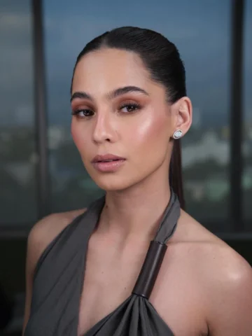 JASMINE ✨ 

Makeup @johnpagadu 
Assistant Makeup @queenprinceboyz101 
Hair @hair