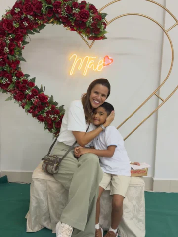 Hoje foi dia de comemorar o Dia das Mães na minha escolinha 🌹

Fiz uma apresent