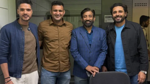 इंडिया-इंग्लैंड मैच की कमेंट्री में अपने भाई रविंद्र कुंडू, मनविंदर बैसला और सोन