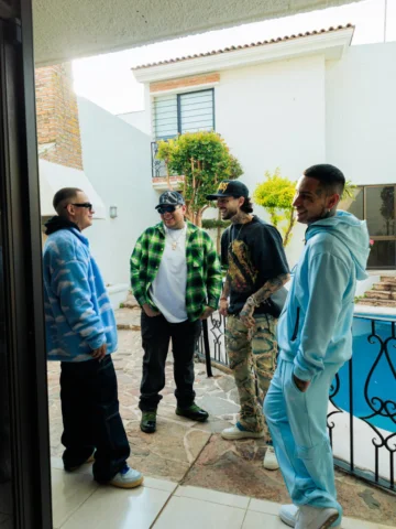 Familia , mis hermanos de alzada y yo les preparamos este rolon que se estrenará